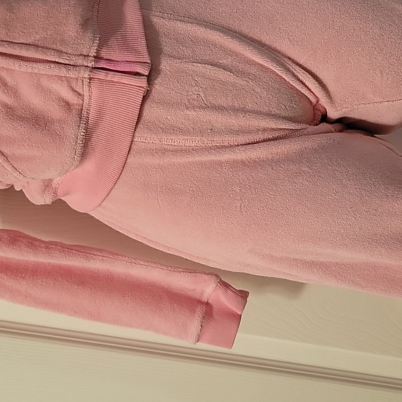 Sweatsuit - Picture 4 of 6